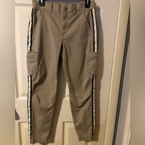 ATHLETA Summit Cargo Pant Desert Beige Size 2 - Picture 3 of 8